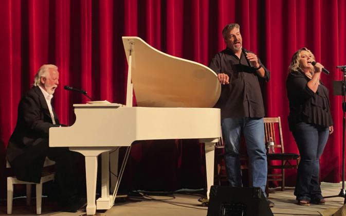 LIVE ENTERTAINMENT The Ragtown musical trio with Chip Polk, Jeff Bailey, and Savannah Gwinn, provided music during the dinner at the Community Recovery Center’s fund raiser, Sept. 14. | ANNA GIBSON PHOTO