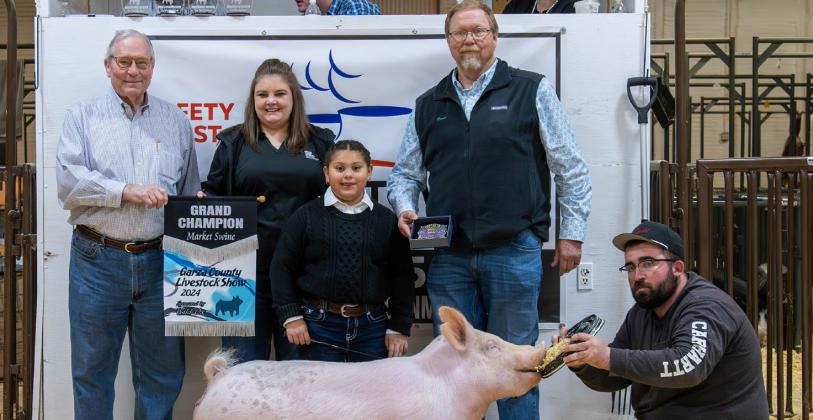 GRANDCHAMPION Maddy Santos took the Grand Champion Swine in the GCJL show last Saturday. SEE THE WINNERS AND MORE PHOTOS ON PAGES 4 AND 5. | RON FRANCIS PHOTOGRAPHY