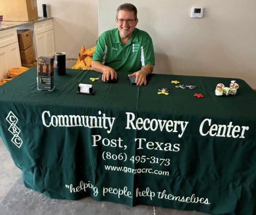 BACKPACK GIVEAWAY Chris Atkinson represented the Garza County Community Recovery Center in distributing 80 backpacks during Antelope Wash ’N Dry’s Loads of Love Free Laundry Day July 30. | COURTESY PHOTO