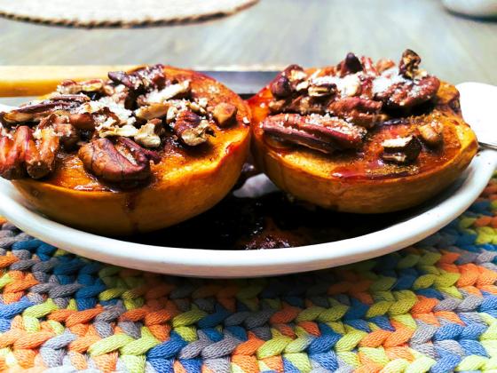BAKED PEACH topped with cinnamon, pecans and maple syrup makes a cozy, wholesome fall treat. Easy to prepare and full of flavor, it offers a lighter alternative to pie that feels just as indulgent.| ANGELINA LARUE PHOTO