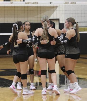 BOLD GOLD SWEEP The Post Lady Lopes freshman, junior varsity and varsity volleyball teams swept Littlefield Tuesday, Aug. 25. | CAPTURES WITH PHS