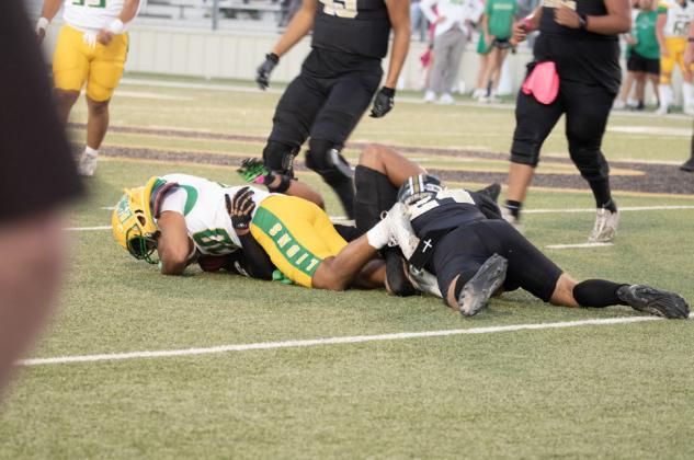 POST PREPARES FOR OLTON “We will keep marching forward and stay focused on the fact that we will eventually become whole again, and our best football is yet to come,” said Post Bold Gold Head Coach Wright. | YOSELINE ESPARZA PHOTOS