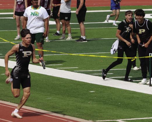 Bold Gold, Lady Lope Track teams impress at Floydada