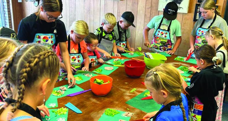 4-H OMELETS The Garza County Extension Office had a busy morning on Friday, September 27, making omelets during their Food and Nutrition workshop. The members looked up the nutritional content of their ingredients and learned some food prepping skills. | XANE REITER PHOTO