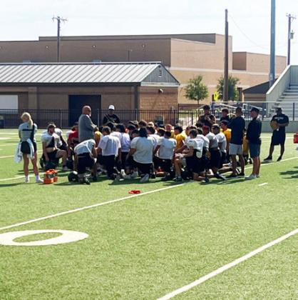 HUDDLE UP Head Coach John Wright gives encouragment and direction during the intrasquad scrimmage Aug. 8. | STAFF PHOTO