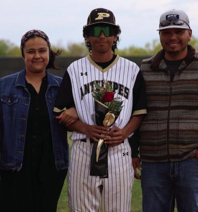 Jair Rodríguez escorted by: Carmen and Fernando Rodríguez
