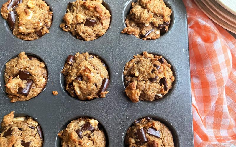 CHUNKY MONKEY MINI MUFFINS These Muffins are a guiltless snack with a handful of pure ingredients that are sure to satisfy the mid-afternoon craving or make for a great grab-and-go breakfast. | ANGELINA LARUE PHOTO