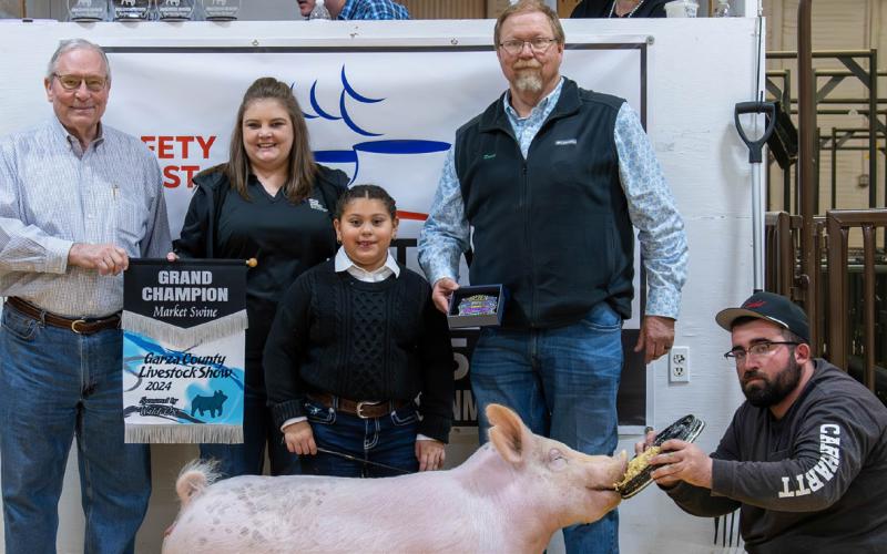 GRANDCHAMPION Maddy Santos took the Grand Champion Swine in the GCJL show last Saturday. SEE THE WINNERS AND MORE PHOTOS ON PAGES 4 AND 5. | RON FRANCIS PHOTOGRAPHY