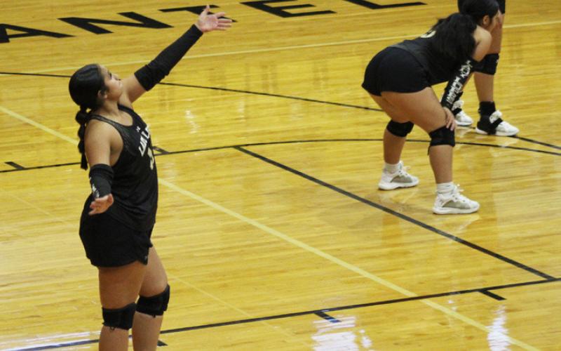 COMPETITION Lady Lope volleyball begins district competition on Saturday, Sept. 20, in Tahoka with an overall record of 13-13. | YOSELINE ESPARZA PHOTOS