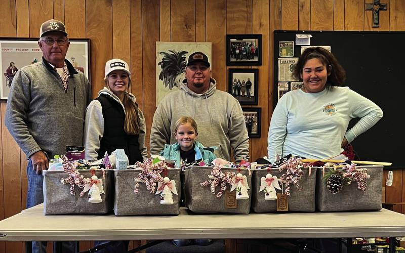 4-H community service project in time for the holidays