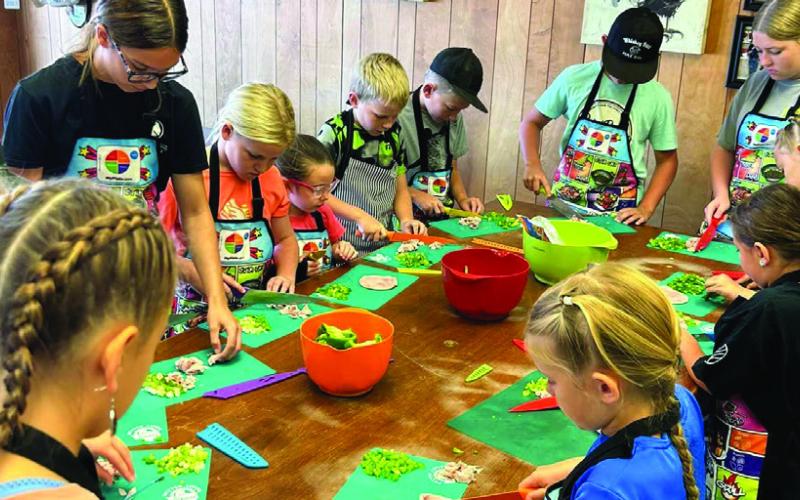 4-H OMELETS The Garza County Extension Office had a busy morning on Friday, September 27, making omelets during their Food and Nutrition workshop. The members looked up the nutritional content of their ingredients and learned some food prepping skills. | XANE REITER PHOTO