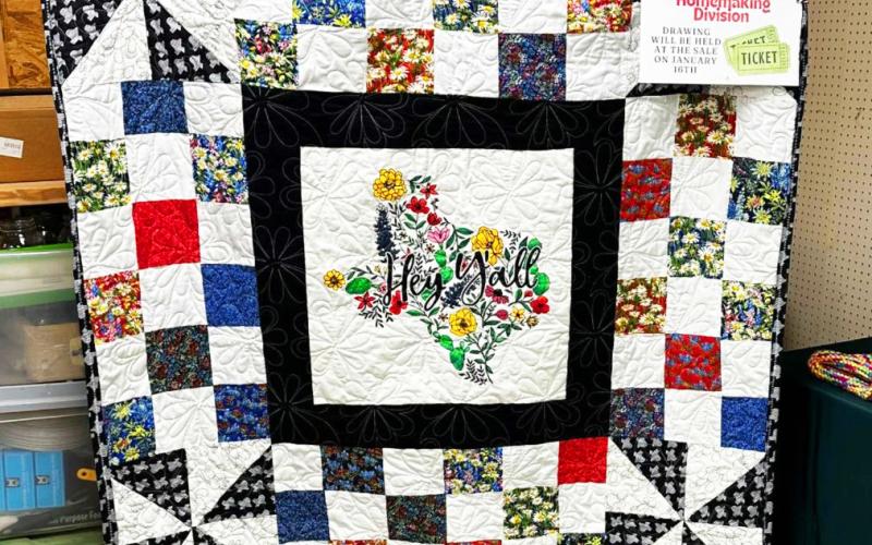 WILDFLOWER QUILT The Garza County Junior Livestock Homemaking Division sewed a quilt in their first year for a raffle. During the Livestock Sale on Thursday, Jan. 16, RaeAnna Dennison won the quilt raffle drawing. | XANE REITER PHOTO
