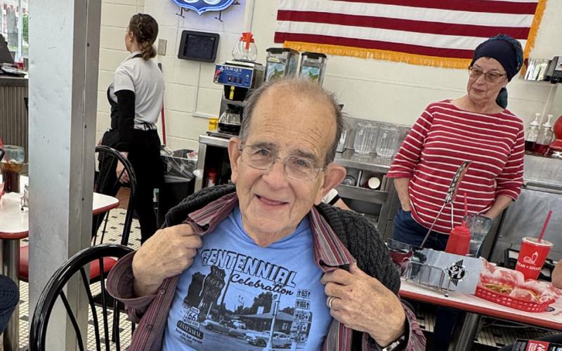 ROUTE SUPERMAN Gordon Elliott, 90, proprietor of the famous Rail Haven Motor Court in Springfield, Missouri, is a fan of the Steakburger and fries from the nearby Steak ’n Shake.