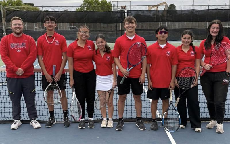 REGION BOUND Varsity Eagles and Lady Eagles team photo after district competition, April 7. COURTESY PHOTO