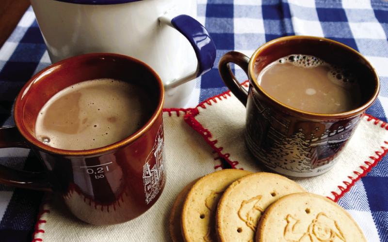 HONEY ALMOND COCOA Warm up on chilly fall days with a healthier hot chocolate option. | ANGELINA LARUE PHOTO