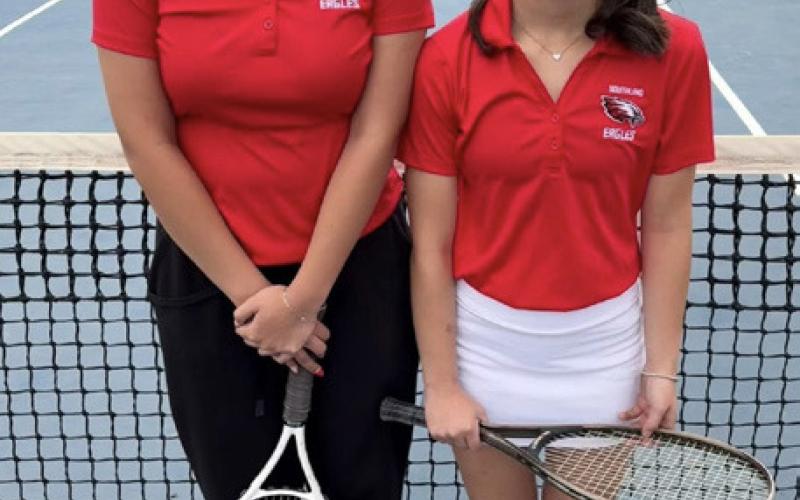 Eagles, Lady Eagles shine at district tennis