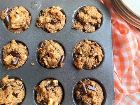 CHUNKY MONKEY MINI MUFFINS These Muffins are a guiltless snack with a handful of pure ingredients that are sure to satisfy the mid-afternoon craving or make for a great grab-and-go breakfast. | ANGELINA LARUE PHOTO