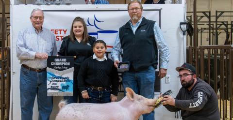 GRANDCHAMPION Maddy Santos took the Grand Champion Swine in the GCJL show last Saturday. SEE THE WINNERS AND MORE PHOTOS ON PAGES 4 AND 5. | RON FRANCIS PHOTOGRAPHY