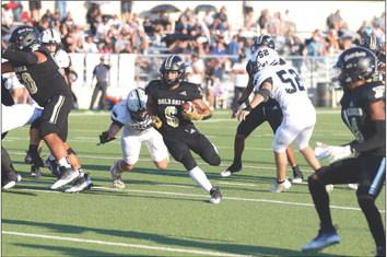 IANVERGARA, a junior running back, was injured on the first drive of the game. AlthoughVergara’s sprained ankle was taped, Head Football Coach John Wright said the injury was too significant to continue playing. | ABIGAIL RODRIGUEZ PHOTO