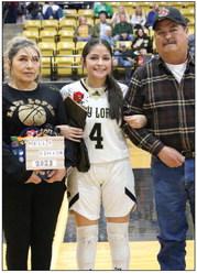 Aneliz Alaniz escorted by: Guille Rodriquez &amp; Benito Alaniz