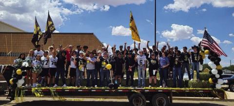 Photo by Abigail Rodriquez Bold Gold Varsity and JV Football teams won the Best of Show and $125.