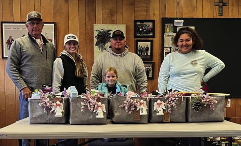 4-H community service project in time for the holidays
