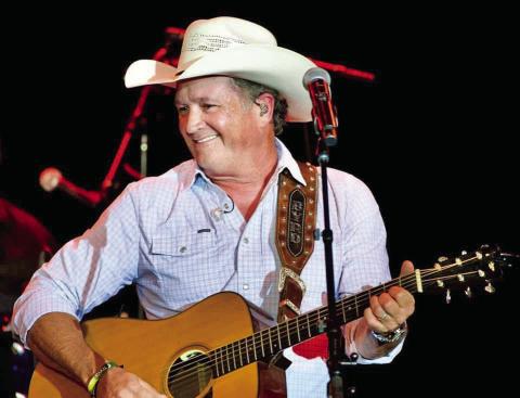 AT COYOTE STORE Multi-platinumcountrymusicrecordingartistTracyByrdwillappearatTheCoyoteStoreJune1inGail.Ofhissingles,two have topped the Billboard country singles charts:“Holdin’Heaven”in 1993 and“Ten Rounds with Jose Cuervo”in 2002. | COURTESY PHOTO