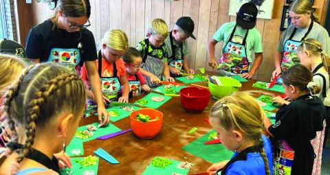 4-H OMELETS The Garza County Extension Office had a busy morning on Friday, September 27, making omelets during their Food and Nutrition workshop. The members looked up the nutritional content of their ingredients and learned some food prepping skills. | XANE REITER PHOTO