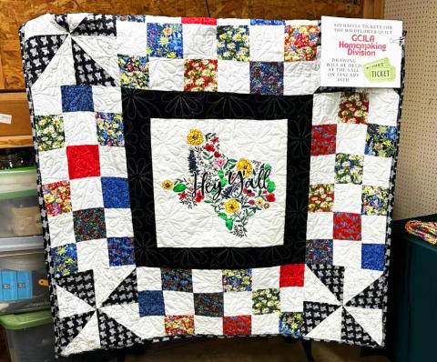 WILDFLOWER QUILT The Garza County Junior Livestock Homemaking Division sewed a quilt in their first year for a raffle. During the Livestock Sale on Thursday, Jan. 16, RaeAnna Dennison won the quilt raffle drawing. | XANE REITER PHOTO