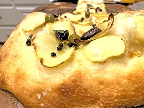 Who needs Cheese? Potato pizza steals the show!