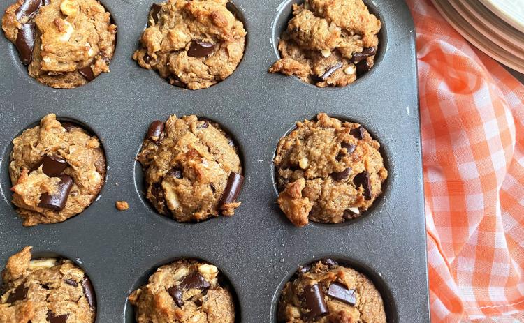 CHUNKY MONKEY MINI MUFFINS These Muffins are a guiltless snack with a handful of pure ingredients that are sure to satisfy the mid-afternoon craving or make for a great grab-and-go breakfast. | ANGELINA LARUE PHOTO