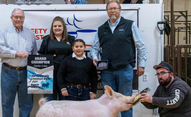 GRANDCHAMPION Maddy Santos took the Grand Champion Swine in the GCJL show last Saturday. SEE THE WINNERS AND MORE PHOTOS ON PAGES 4 AND 5. | RON FRANCIS PHOTOGRAPHY