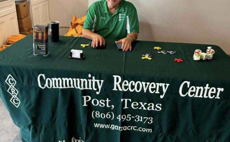 BACKPACK GIVEAWAY Chris Atkinson represented the Garza County Community Recovery Center in distributing 80 backpacks during Antelope Wash ’N Dry’s Loads of Love Free Laundry Day July 30. | COURTESY PHOTO