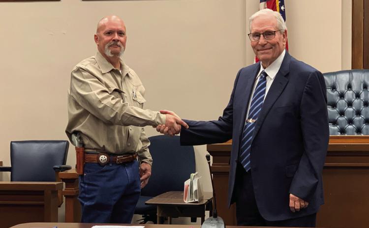 OATH OF OFFICE Newly elected Sheriff Michael Isbell shakes the hand of Garza County Judge Lee Norman after taking the Oath of Office a minute after midnight on Jan. 1, 2025. | ANNA GIBSON PHOTO