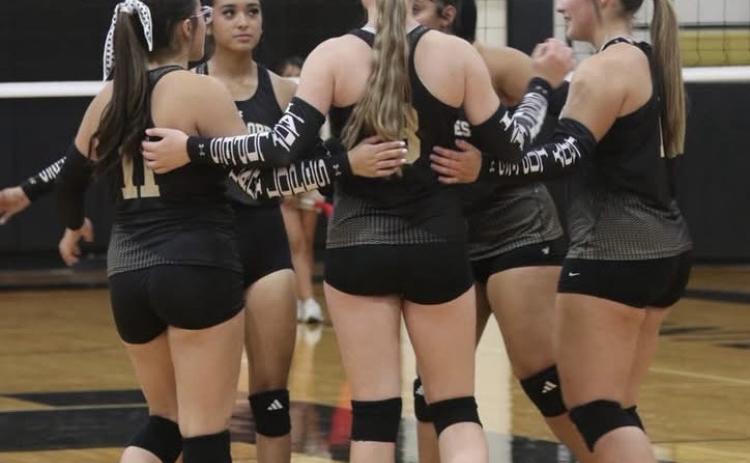 BOLD GOLD SWEEP The Post Lady Lopes freshman, junior varsity and varsity volleyball teams swept Littlefield Tuesday, Aug. 25. | CAPTURES WITH PHS