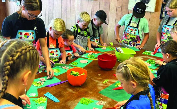 4-H OMELETS The Garza County Extension Office had a busy morning on Friday, September 27, making omelets during their Food and Nutrition workshop. The members looked up the nutritional content of their ingredients and learned some food prepping skills. | XANE REITER PHOTO