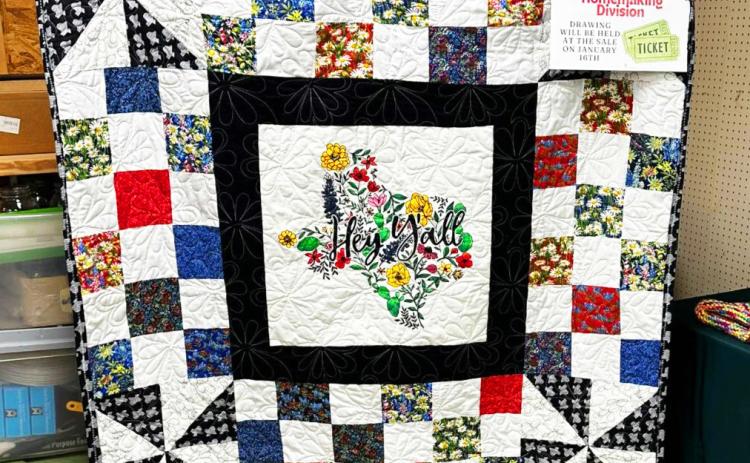 WILDFLOWER QUILT The Garza County Junior Livestock Homemaking Division sewed a quilt in their first year for a raffle. During the Livestock Sale on Thursday, Jan. 16, RaeAnna Dennison won the quilt raffle drawing. | XANE REITER PHOTO