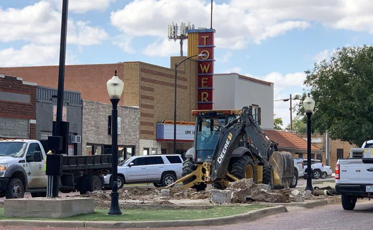 DOWNTOWN DEMOLITION The City of Post has begun deconstruction in the median on East Main Street for the placement of the Rotary Centennial Clock. The revitalization project is projected to “look good” by Light Up Post, Dec. 6, whether the clock is placed or not. | STAFF PHOTO