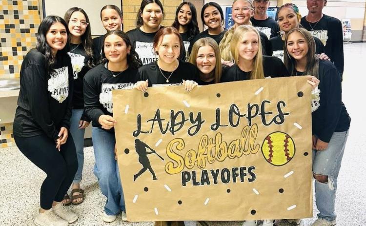 PLAYOFF BOUND The Post Lady Lopes softball team was sent off in style ahead of their bi-district playoff matchup, with students and staff lining up to show their support as the team departed. | COURTESY PHOTO